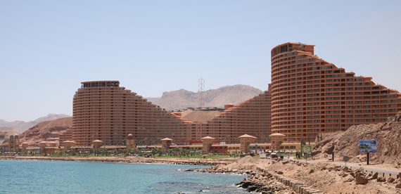منتجع بورتو السخنة 