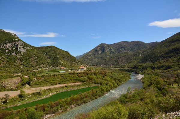 الطبيعة الساحرة في البانيا